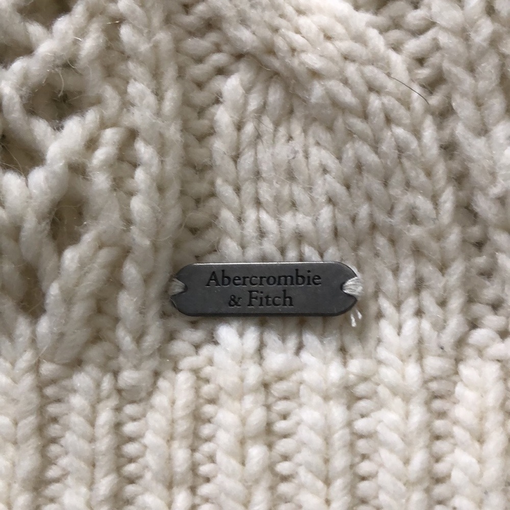 Chunky white/creamy A&F sweater